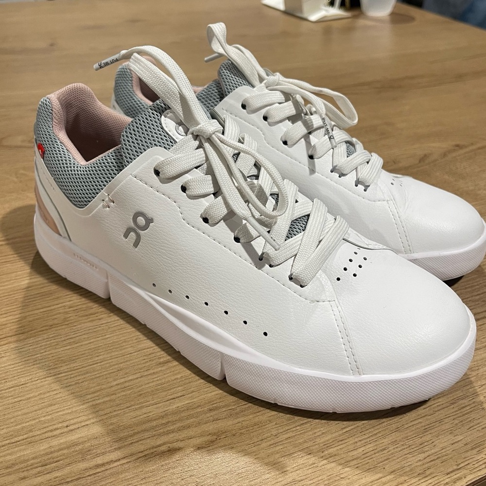 On cloud sneakers. size 7 W